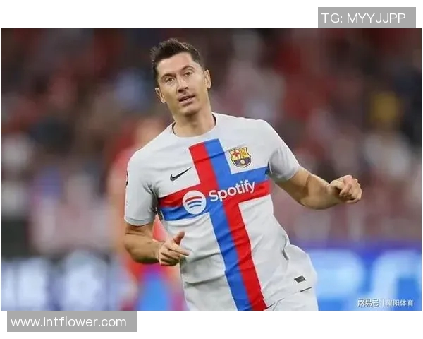 巴萨重金签约莱万展现对波兰前锋的期望与信心